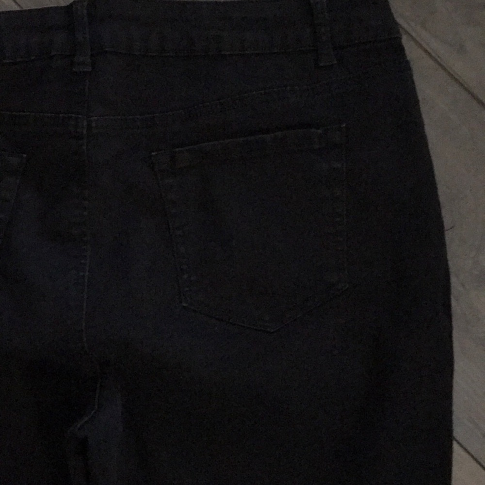Capris - Picture 5 of 7